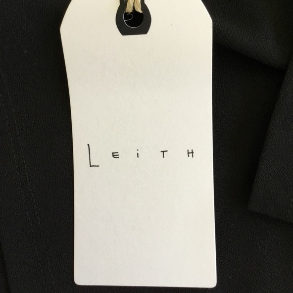 ❌SOLD❌"Leith"medium black top - Picture 4 of 5